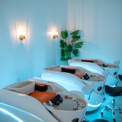 Demure Head Spa