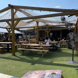 Walter's Southern Kitchen - Outdoor patio