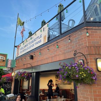 Christo's On Alki - Greek Near Me - Seattle, Washington