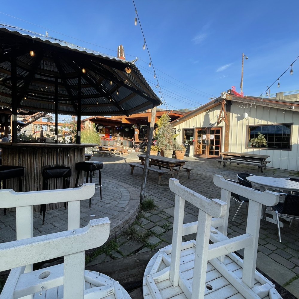 Pono Ranch - Outdoor dining setting - American Near Me - Seattle, Washington Pono Ranch - Outdoor dining setting - American Near Me - Seattle, Washington