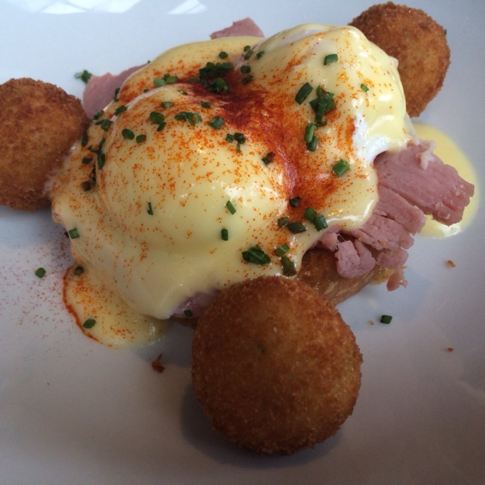 Buckeye Roadhouse - Benedict - American Near Me - Mill Valley, California