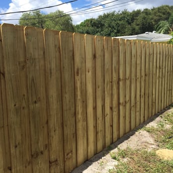 Hollywood Fencing - Wood fencing in backyard - Fences & Gates Near Me Hollywood Fencing - Wood fencing in backyard - Fences & Gates Near Me