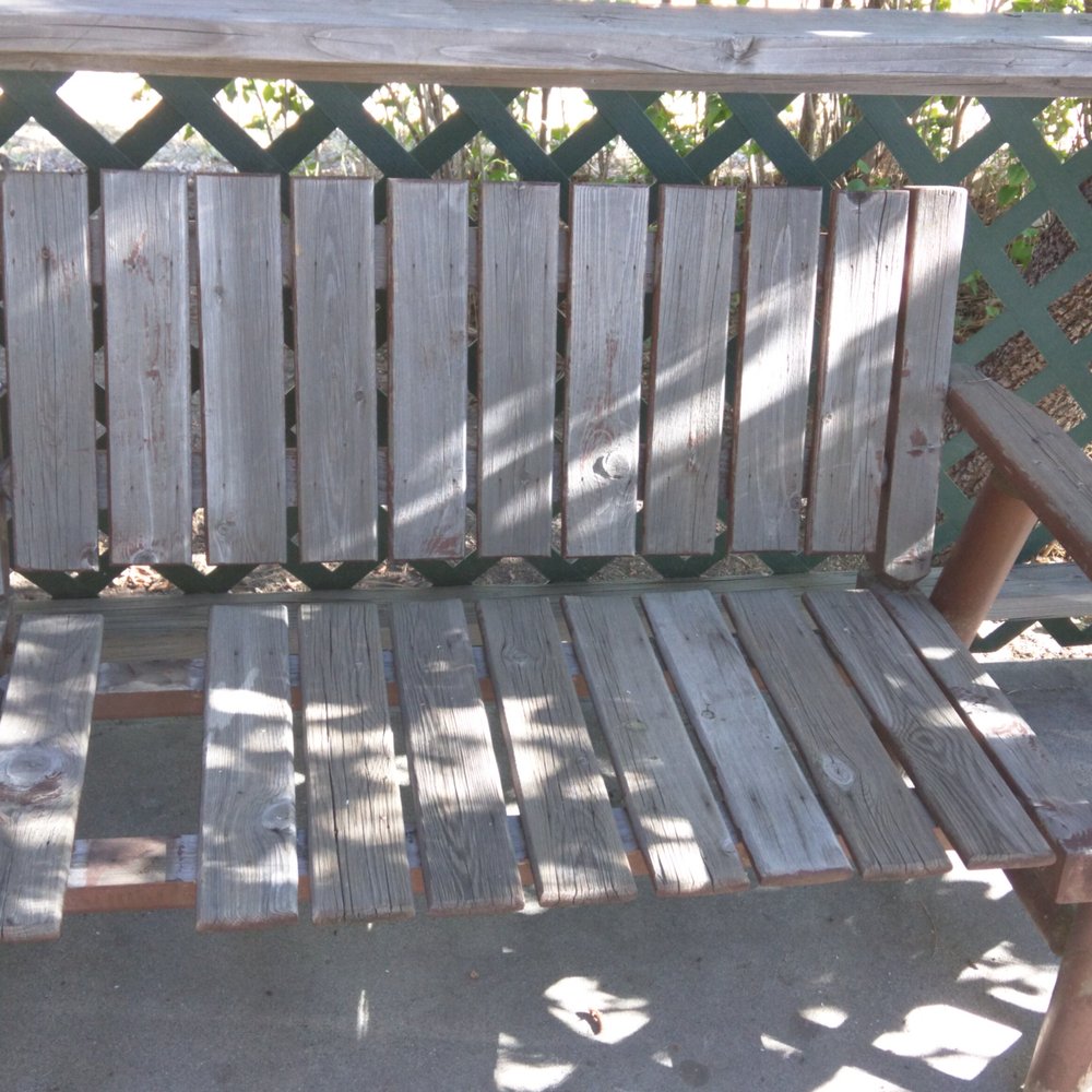 Cabins4less - Cabin #71 rotten broken bench - Rafting/Kayaking Near Me - Big Bear Lake, California