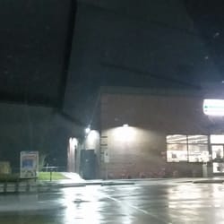 7-Eleven - Entrance building