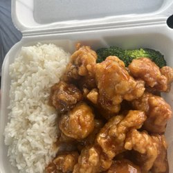 Uncle Wing Chinese Restaurant - Orange chicken lunch special
