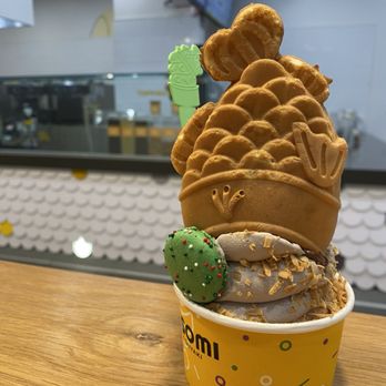 Somisomi - upside down ahboong with cookies & cream flavored soft serve and Nutella for the filling - Desserts Near Me - Sacramento, California