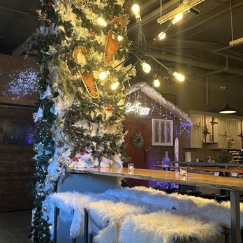 Aluel Cellars - Frosted and Fizzy pop up - Wine Tasting Room Near Me - Seattle, Washington Aluel Cellars - Frosted and Fizzy pop up - Wine Tasting Room Near Me - Seattle, Washington