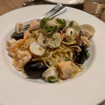 Yanni's Bar & Grill - Linguine frutti di mare - Mediterranean Near Me - San Diego, California Yanni's Bar & Grill - Linguine frutti di mare - Mediterranean Near Me - San Diego, California