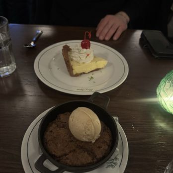Pine Street Grill - key lime pie & cookie skillet with ice cream - American Near Me - Philadelphia, Pennsylvania Pine Street Grill - key lime pie & cookie skillet with ice cream - American Near Me - Philadelphia, Pennsylvania