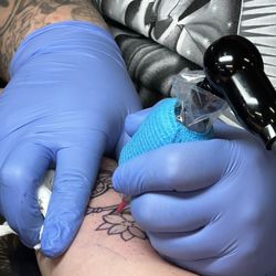 Idolize Tattoo - Henry doing his thing!!