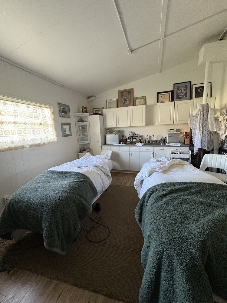 Jennifer Reed Massage Logo