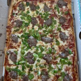 Sausage and green pepper pizza