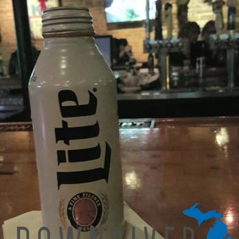 Captain's Bar - From 4 star to one star. Great job captains for ruining our evening. - Bars Near Me - Wyandotte, Michigan