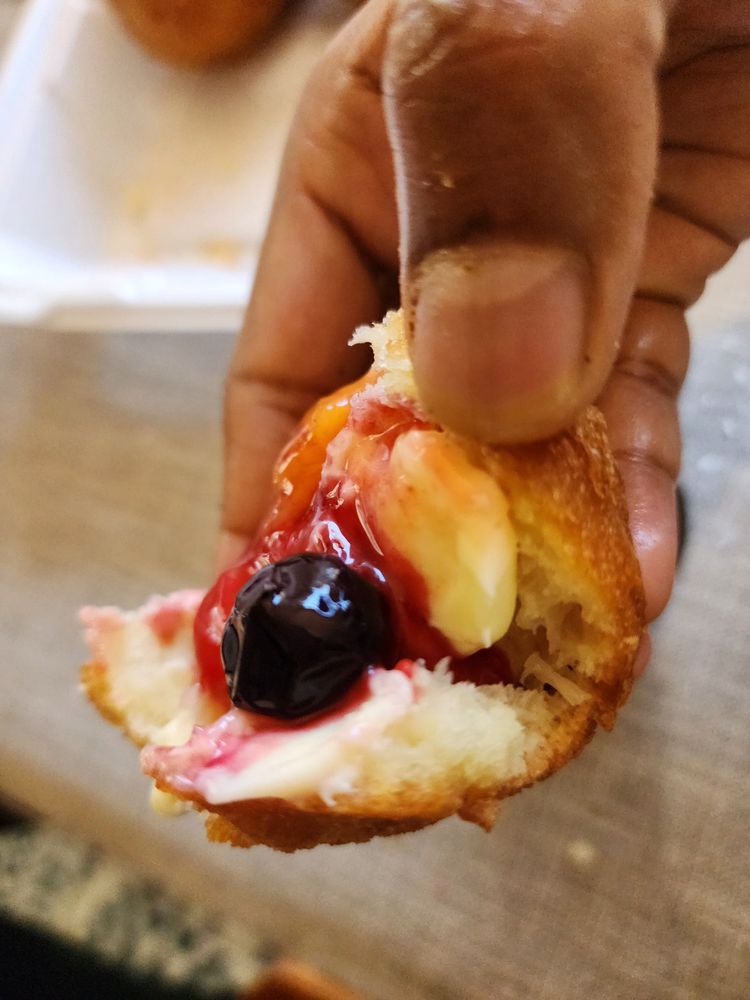 Huckleberry's Breakfast & Lunch
