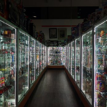 Hidden Treasures - The Antiques and Collectibles Mall. - Antiques Near Me - Livingston, New Jersey
