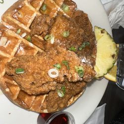Petinos - Chicken and waffles