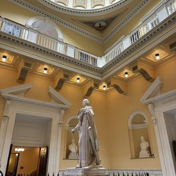 Virginia State Capitol - Landmarks & Historical Buildings Near Me - Richmond, Virginia