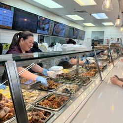 Island Pacific Supermarket - Da "hot line"