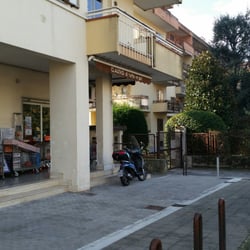 Claudio di Tutto Un Po' - Insegna