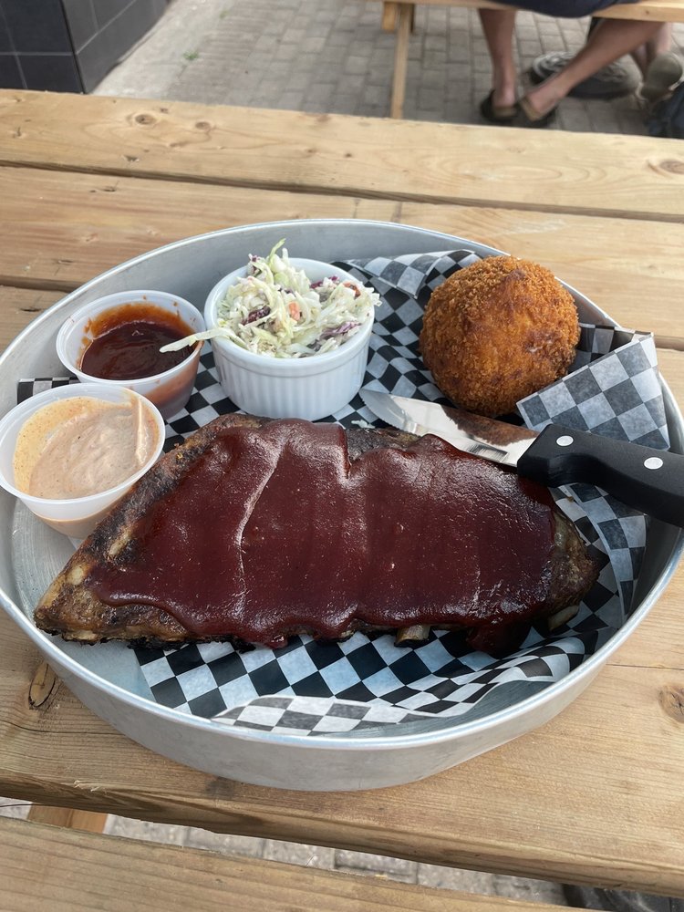Lou Dawgs Southern BBQ Logo