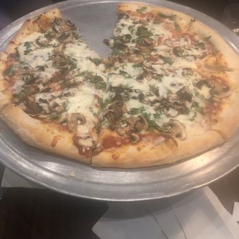 Gianni’s Italian Bistro - Spinach and mushroom pizza - Italian Near Me - Heath, Texas Gianni’s Italian Bistro - Spinach and mushroom pizza - Italian Near Me - Heath, Texas
