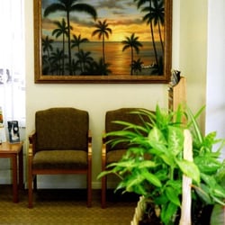 South Bay Dental Esthetics - Comfortable home-like waiting room with Plasma TV and lots of great magazines!