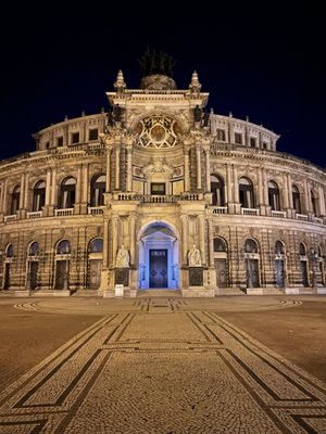 Semperoper Dresden by null
