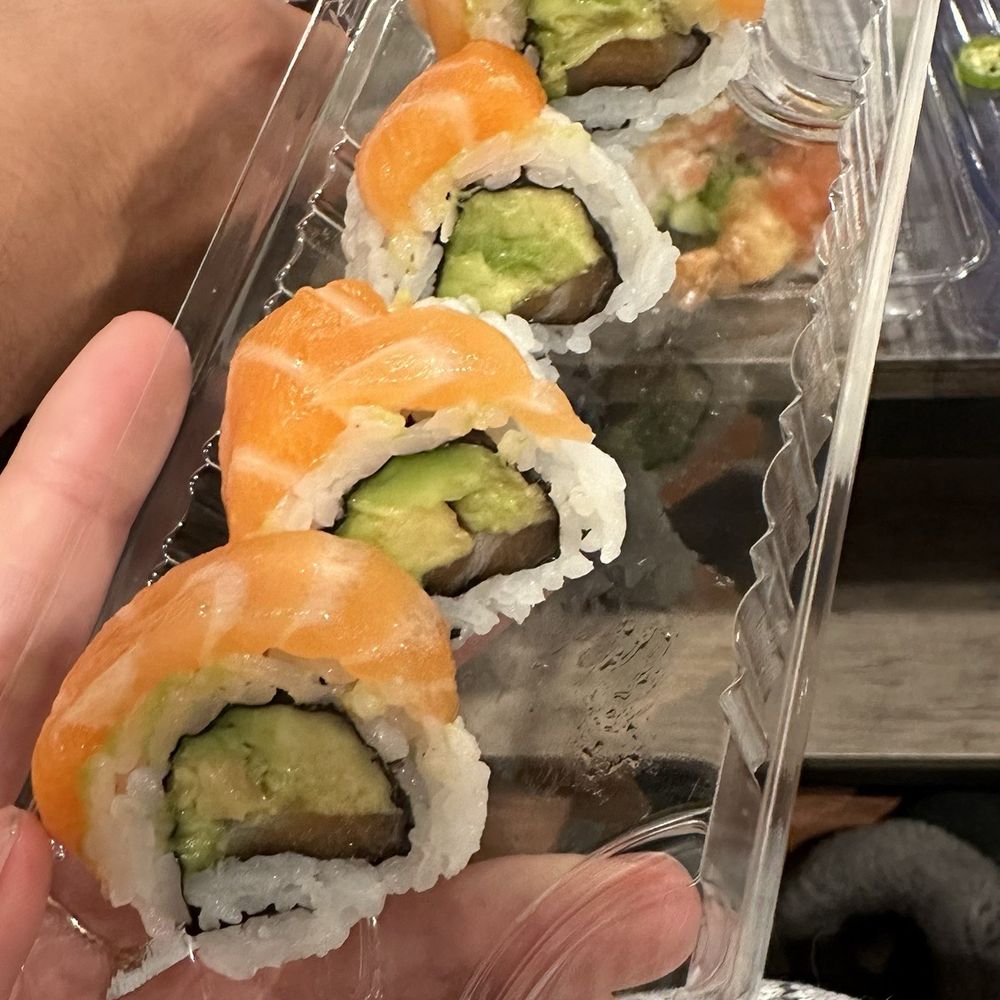 Yanagi Kitchen Long Beach - Salmon Lover Roll - Sushi Bars Near Me - Long Beach, California Yanagi Kitchen Long Beach - Salmon Lover Roll - Sushi Bars Near Me - Long Beach, California