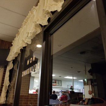 George's Pizza Place - Clean windows with cute curtains - Pizza Near Me - Fredericksburg, Virginia George's Pizza Place - Clean windows with cute curtains - Pizza Near Me - Fredericksburg, Virginia