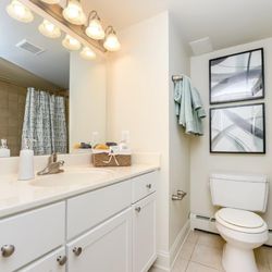 Stonegate at Devon Apartment Homes - Bathroom