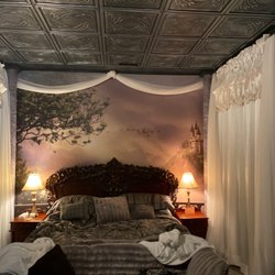 Lions Gate Manor Luxury Inn