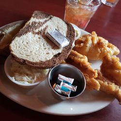 Red's Pub & Grill - Perch.