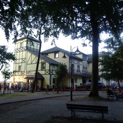 Zajazd Dajana Aleksander Puławski Hotel Aleksander Aleksander - Zajazd Dajana od strony parku Chopina. Nazwa kojarzy się z nazwiskiem słynnego gen. Mosze Dajana, a nie imieniem brytyjskiej księżnej...