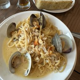 Wharf Linguine and clams