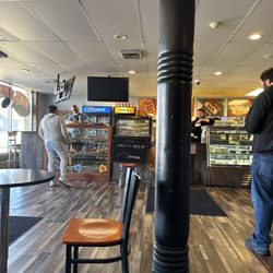 Chamo's Bagel & Grill - Inside