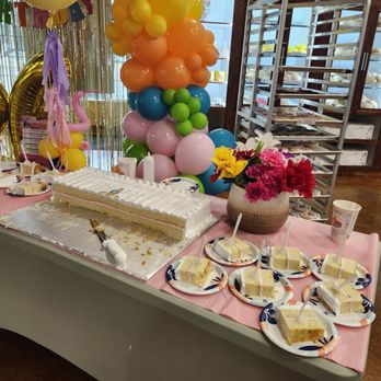 El Bolillo Bakery - Free tres leches samples for 26th birthday - Bakeries Near Me - Houston, Texas