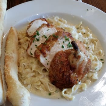 Picasso's - Chicken fettuccine alfredo - Pizza Near Me - Jacksonville, Florida