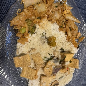 Siam Bistro - Pad Kee Mow (D*U*I* Noodles) and Green Curry Tofu with Jasmine Rice - Thai Near Me - Miami, Florida