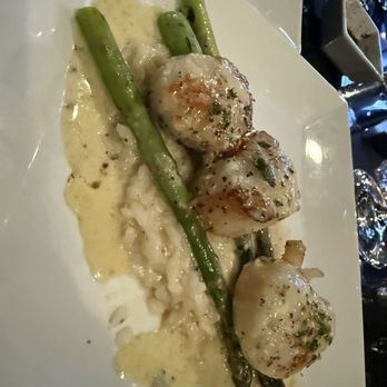 Karline's Restaurant - Scallops with parmigiana risotto - Bars Near Me - Redding, California