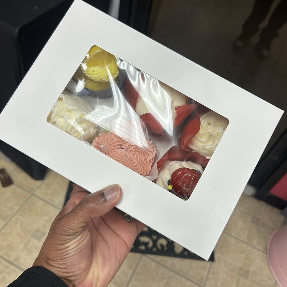 Specialty Cakes by Amanda - Six assorted cupcakes - Custom Cakes Near Me - Watauga, Texas Specialty Cakes by Amanda - Six assorted cupcakes - Custom Cakes Near Me - Watauga, Texas