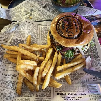 D’Nuez - Guacamole Burger - Breakfast & Brunch Near Me - Berwyn, Illinois