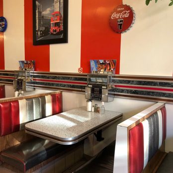 Nouveau Systeme - the interior of a diner - Canadian (New) Near Me - Montreal, Quebec Nouveau Systeme - the interior of a diner - Canadian (New) Near Me - Montreal, Quebec