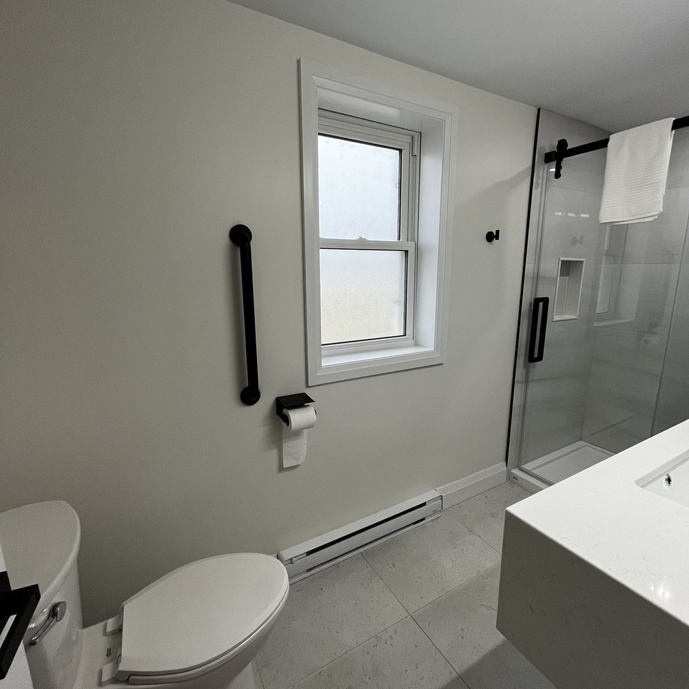 The Kiwi Motel - completely renovated washroom - Hotels Near Me - Grand Bend, Ontario The Kiwi Motel - completely renovated washroom - Hotels Near Me - Grand Bend, Ontario