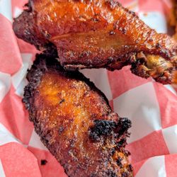 Louie's Hot Chicken & Barbecue - Smoked wings