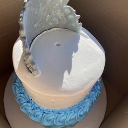 Worst costumer service & cake wasn't made correctly! Worst costumer service & cake wasn't made correctly!