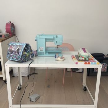Meraki Creative Lounge - Sewing station - Fabric Stores Near Me - Los Angeles, California