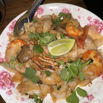 Lom Wong - Tom Yum Haeng Sen Yai - Thai Near Me - Phoenix, Arizona Lom Wong - Tom Yum Haeng Sen Yai - Thai Near Me - Phoenix, Arizona