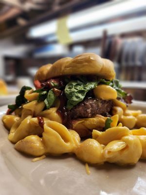 Lynn's Table by null