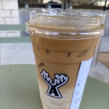 Alfred Coffee - Iced vanilla latte with oat milk - Coffee & Tea Near Me - Venice, California Alfred Coffee - Iced vanilla latte with oat milk - Coffee & Tea Near Me - Venice, California