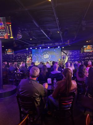 Two Tones Dueling Piano Bar by null